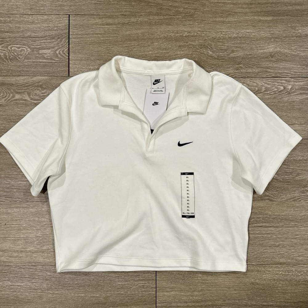 Nike cropped collared top!
